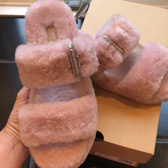 UGGS - Picture 3 of 11